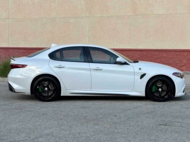 Білий Альфа Ромео Джулія, об'ємом двигуна 2.9 л та пробігом 58 тис. км за 5000 $, фото 3 на Automoto.ua