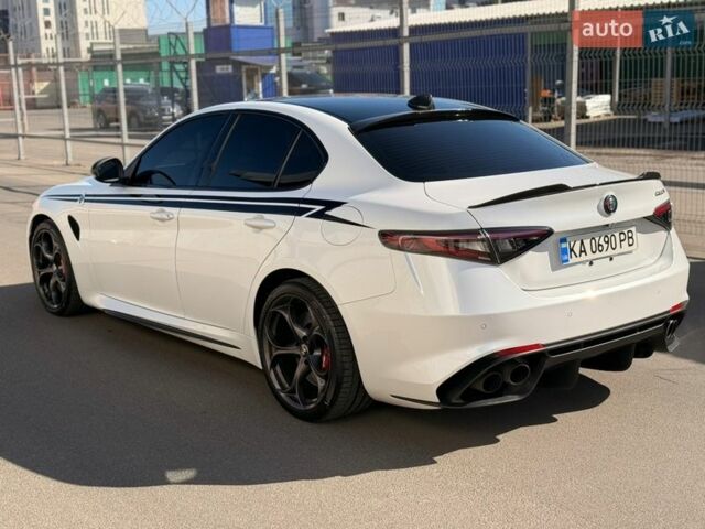 Білий Альфа Ромео Джулія, об'ємом двигуна 2.89 л та пробігом 68 тис. км за 47000 $, фото 2 на Automoto.ua