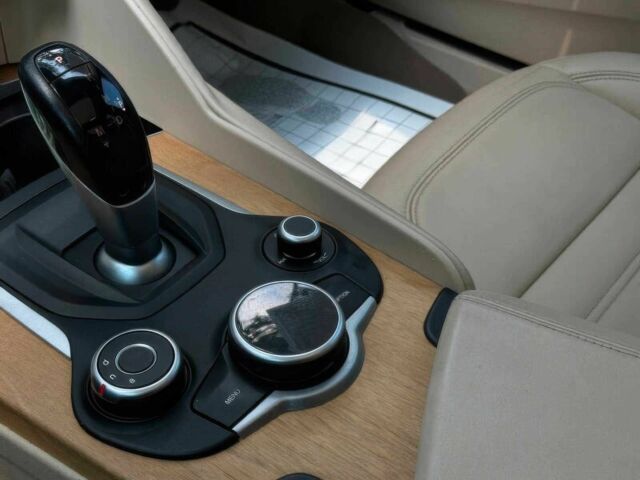 Белый Альфа Ромео Джулия, объемом двигателя 2 л и пробегом 45 тыс. км за 8000 $, фото 7 на Automoto.ua