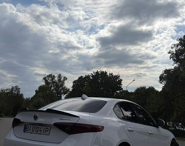 Білий Альфа Ромео Джулія, об'ємом двигуна 2 л та пробігом 116 тис. км за 19200 $, фото 8 на Automoto.ua