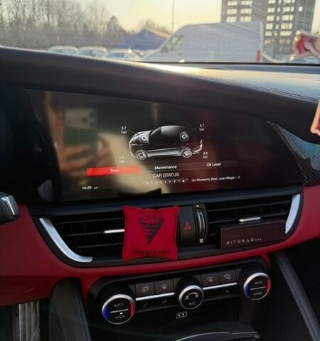 Білий Альфа Ромео Джулія, об'ємом двигуна 2 л та пробігом 89 тис. км за 23000 $, фото 20 на Automoto.ua