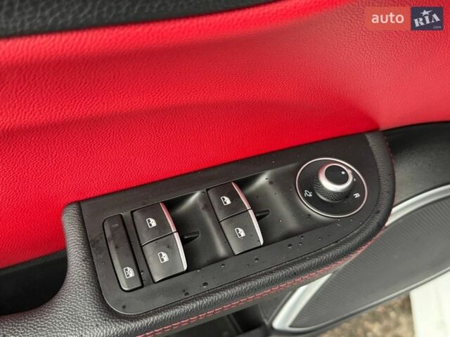 Белый Альфа Ромео Джулия, объемом двигателя 2 л и пробегом 59 тыс. км за 23490 $, фото 19 на Automoto.ua