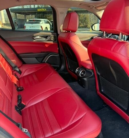 Білий Альфа Ромео Джулія, об'ємом двигуна 2 л та пробігом 89 тис. км за 23000 $, фото 12 на Automoto.ua