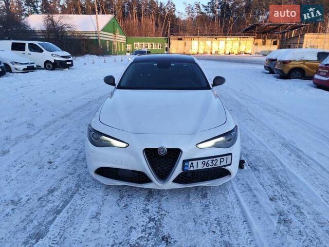 Білий Альфа Ромео Джулія, об'ємом двигуна 2 л та пробігом 87 тис. км за 16700 $, фото 1 на Automoto.ua