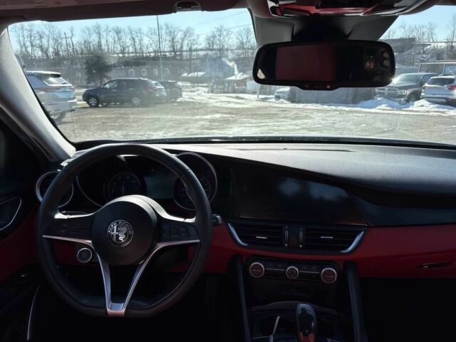 Белый Альфа Ромео Джулия, объемом двигателя 2 л и пробегом 30 тыс. км за 7300 $, фото 10 на Automoto.ua