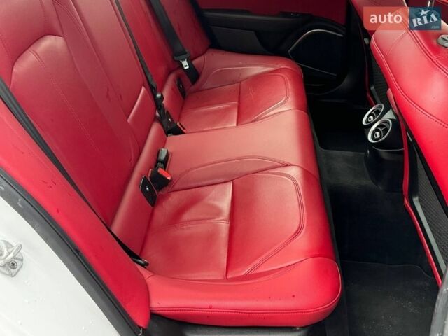 Белый Альфа Ромео Джулия, объемом двигателя 2 л и пробегом 59 тыс. км за 23490 $, фото 21 на Automoto.ua