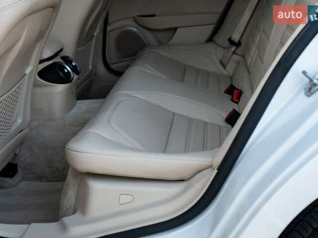 Білий Альфа Ромео Джулія, об'ємом двигуна 2 л та пробігом 43 тис. км за 21999 $, фото 26 на Automoto.ua