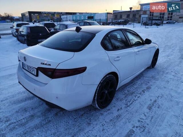 Білий Альфа Ромео Джулія, об'ємом двигуна 2 л та пробігом 87 тис. км за 16700 $, фото 4 на Automoto.ua