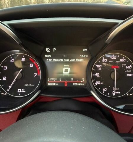 Білий Альфа Ромео Джулія, об'ємом двигуна 2 л та пробігом 89 тис. км за 23000 $, фото 19 на Automoto.ua