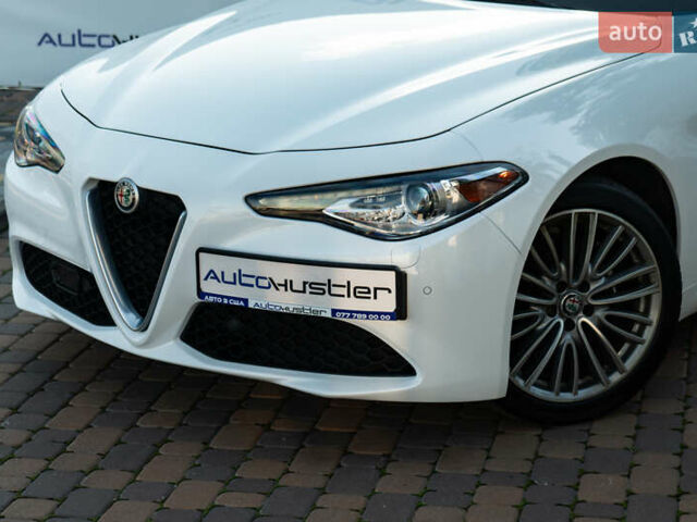 Білий Альфа Ромео Джулія, об'ємом двигуна 2 л та пробігом 43 тис. км за 21999 $, фото 11 на Automoto.ua