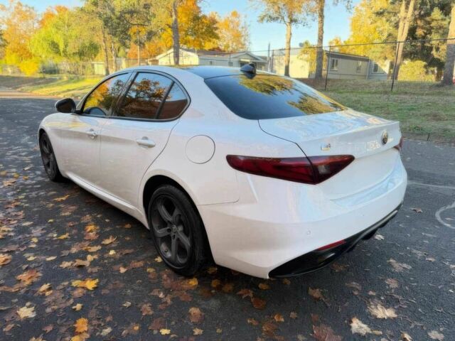 Белый Альфа Ромео Джулия, объемом двигателя 2 л и пробегом 33 тыс. км за 5000 $, фото 4 на Automoto.ua