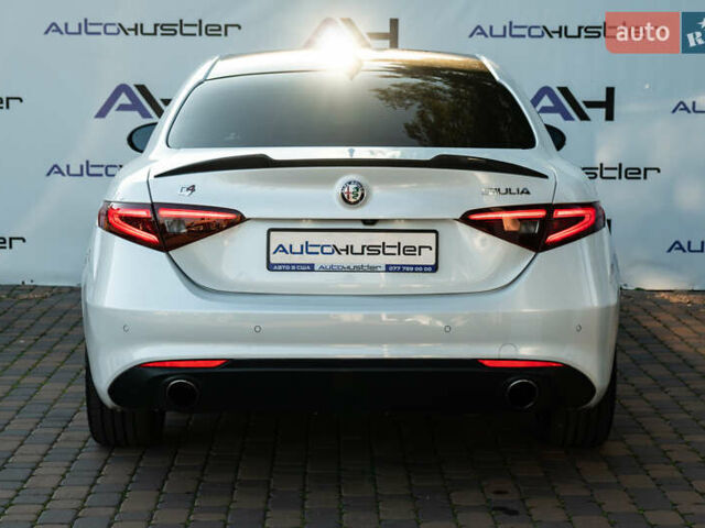 Білий Альфа Ромео Джулія, об'ємом двигуна 2 л та пробігом 43 тис. км за 21999 $, фото 13 на Automoto.ua