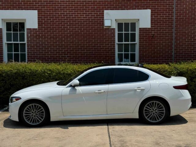 Белый Альфа Ромео Джулия, объемом двигателя 2 л и пробегом 45 тыс. км за 8000 $, фото 1 на Automoto.ua