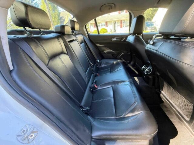 Белый Альфа Ромео Джулия, объемом двигателя 2 л и пробегом 47 тыс. км за 5000 $, фото 13 на Automoto.ua