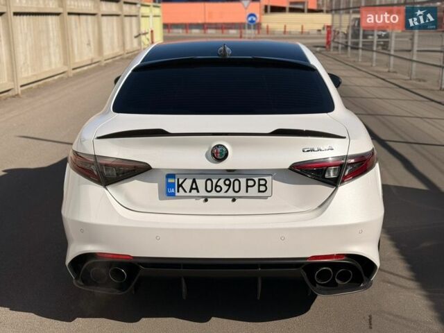 Білий Альфа Ромео Джулія, об'ємом двигуна 2.89 л та пробігом 68 тис. км за 47000 $, фото 5 на Automoto.ua