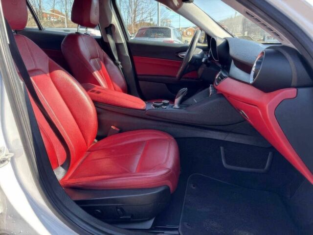 Белый Альфа Ромео Джулия, объемом двигателя 2 л и пробегом 30 тыс. км за 7300 $, фото 8 на Automoto.ua