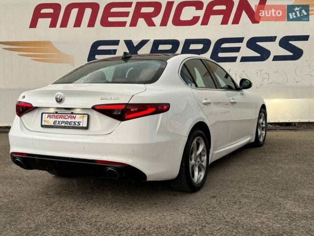 Белый Альфа Ромео Джулия, объемом двигателя 2 л и пробегом 59 тыс. км за 23490 $, фото 7 на Automoto.ua