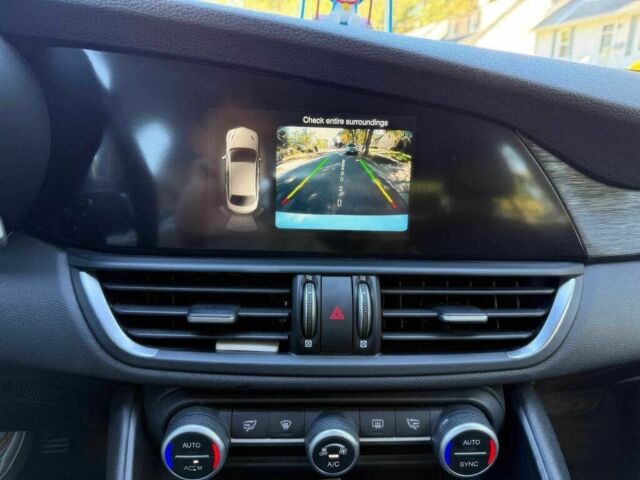 Білий Альфа Ромео Джулія, об'ємом двигуна 2 л та пробігом 36 тис. км за 7800 $, фото 10 на Automoto.ua