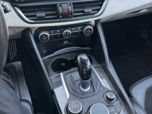 Білий Альфа Ромео Джулія, об'ємом двигуна 2.9 л та пробігом 58 тис. км за 5000 $, фото 9 на Automoto.ua