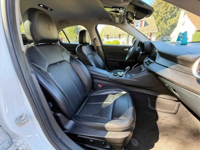 Белый Альфа Ромео Джулия, объемом двигателя 2 л и пробегом 33 тыс. км за 5000 $, фото 8 на Automoto.ua