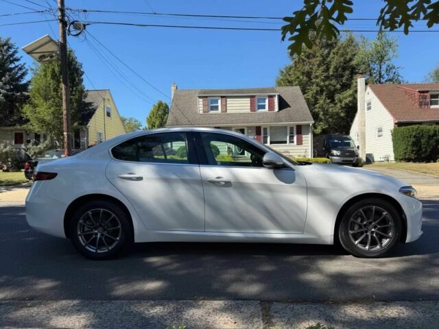 Белый Альфа Ромео Джулия, объемом двигателя 2 л и пробегом 33 тыс. км за 5000 $, фото 7 на Automoto.ua