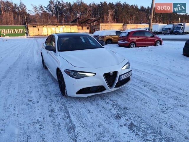 Білий Альфа Ромео Джулія, об'ємом двигуна 2 л та пробігом 87 тис. км за 16700 $, фото 2 на Automoto.ua
