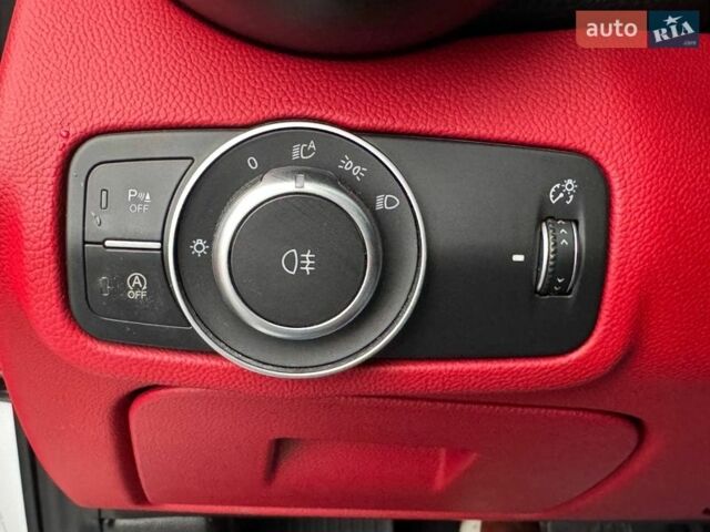 Белый Альфа Ромео Джулия, объемом двигателя 2 л и пробегом 59 тыс. км за 23490 $, фото 22 на Automoto.ua