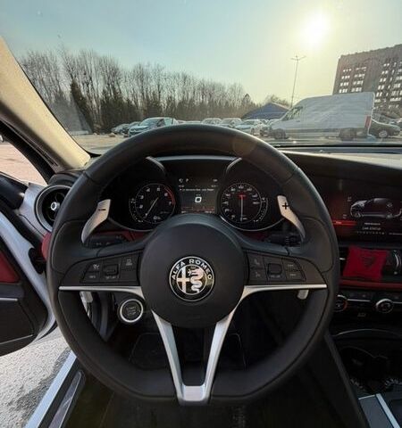Білий Альфа Ромео Джулія, об'ємом двигуна 2 л та пробігом 89 тис. км за 23000 $, фото 18 на Automoto.ua