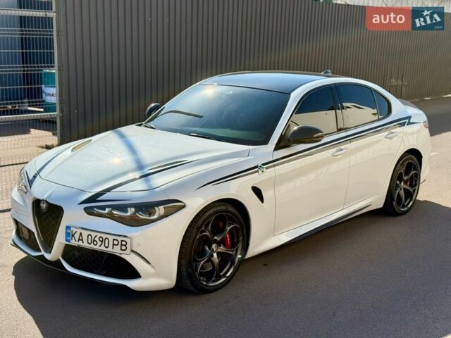 Білий Альфа Ромео Джулія, об'ємом двигуна 2.89 л та пробігом 68 тис. км за 47000 $, фото 1 на Automoto.ua