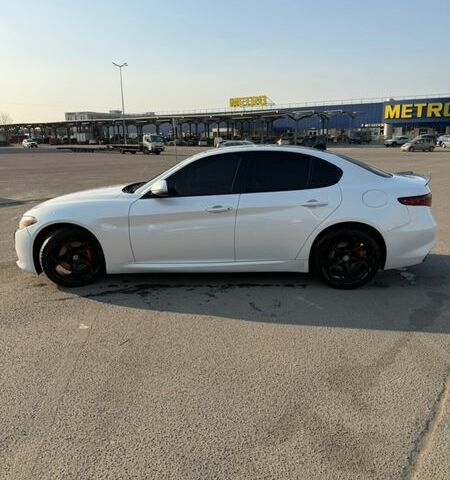 Білий Альфа Ромео Джулія, об'ємом двигуна 2 л та пробігом 89 тис. км за 23000 $, фото 3 на Automoto.ua