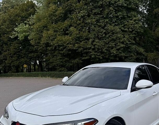 Білий Альфа Ромео Джулія, об'ємом двигуна 2 л та пробігом 116 тис. км за 19200 $, фото 5 на Automoto.ua