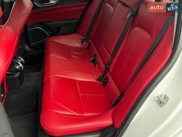 Белый Альфа Ромео Джулия, объемом двигателя 2 л и пробегом 59 тыс. км за 23490 $, фото 15 на Automoto.ua