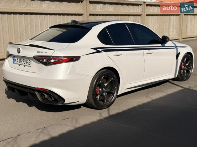 Білий Альфа Ромео Джулія, об'ємом двигуна 2.89 л та пробігом 68 тис. км за 47000 $, фото 3 на Automoto.ua