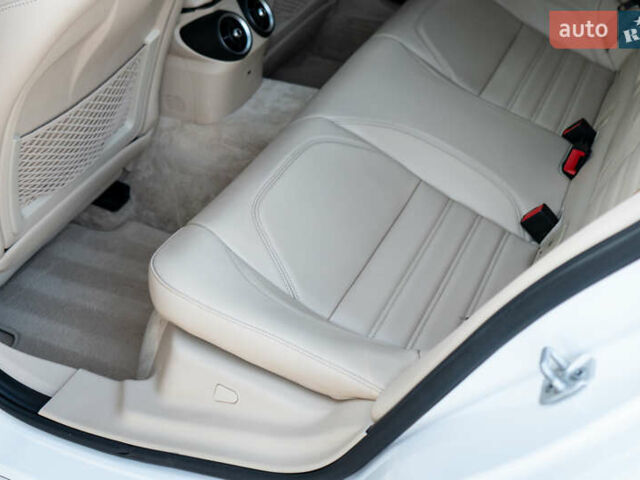 Білий Альфа Ромео Джулія, об'ємом двигуна 2 л та пробігом 43 тис. км за 21999 $, фото 28 на Automoto.ua