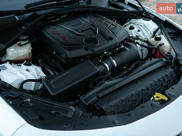 Білий Альфа Ромео Джулія, об'ємом двигуна 2 л та пробігом 43 тис. км за 21999 $, фото 53 на Automoto.ua