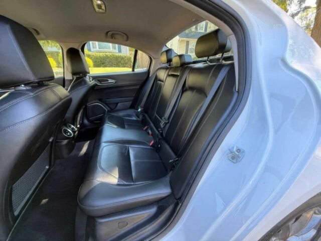 Білий Альфа Ромео Джулія, об'ємом двигуна 2 л та пробігом 40 тис. км за 4900 $, фото 15 на Automoto.ua