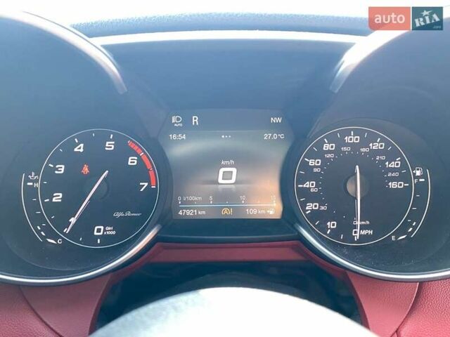 Білий Альфа Ромео Джулія, об'ємом двигуна 2 л та пробігом 48 тис. км за 22900 $, фото 26 на Automoto.ua
