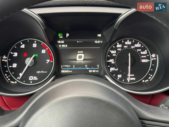 Белый Альфа Ромео Джулия, объемом двигателя 2 л и пробегом 59 тыс. км за 23490 $, фото 28 на Automoto.ua