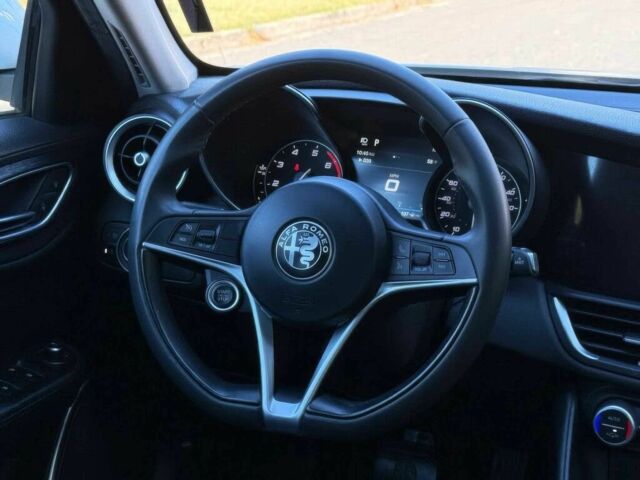 Белый Альфа Ромео Джулия, объемом двигателя 2 л и пробегом 33 тыс. км за 5000 $, фото 11 на Automoto.ua