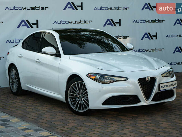 Білий Альфа Ромео Джулія, об'ємом двигуна 2 л та пробігом 43 тис. км за 21999 $, фото 5 на Automoto.ua