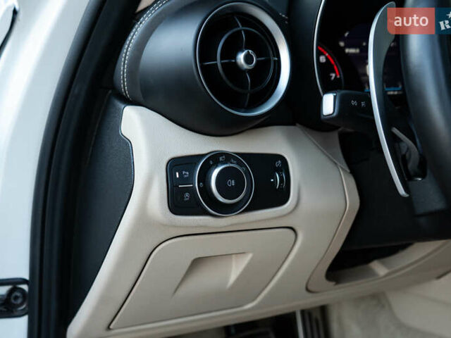 Білий Альфа Ромео Джулія, об'ємом двигуна 2 л та пробігом 43 тис. км за 21999 $, фото 18 на Automoto.ua