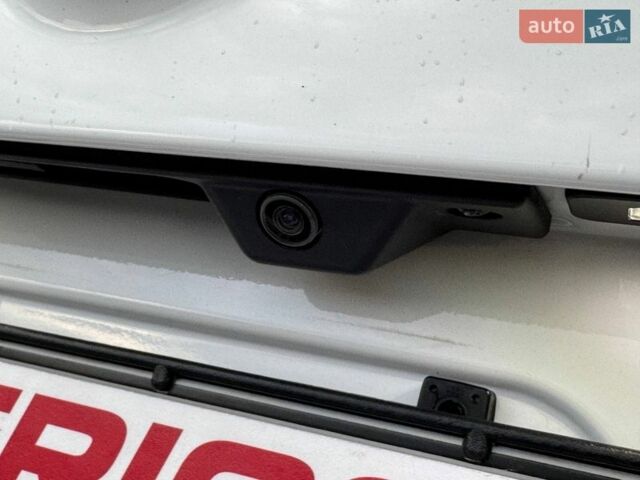 Белый Альфа Ромео Джулия, объемом двигателя 2 л и пробегом 59 тыс. км за 23490 $, фото 8 на Automoto.ua