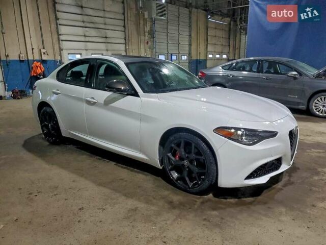 Белый Альфа Ромео Джулия, объемом двигателя 0 л и пробегом 123 тыс. км за 3400 $, фото 3 на Automoto.ua