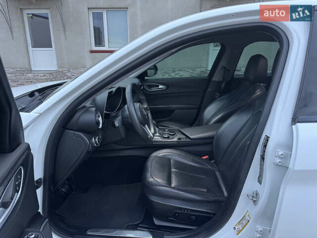 Альфа Ромео Джулия 2019 в Луцке на Automoto.ua Белый Альфа Ромео Джулия, объемом двигателя 2 л и пробегом 177 тыс. км за 15000 $, фото 16 на Automoto.ua