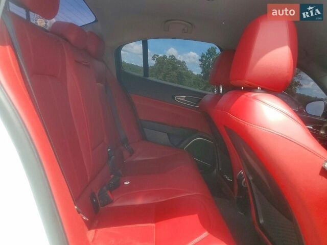 Білий Альфа Ромео Джулія, об'ємом двигуна 2 л та пробігом 89 тис. км за 4000 $, фото 9 на Automoto.ua