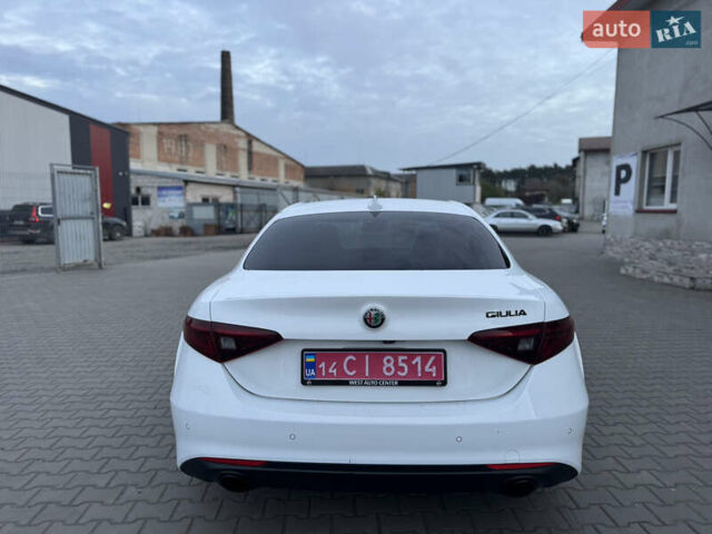 Альфа Ромео Джулия 2019 в Луцке на Automoto.ua Белый Альфа Ромео Джулия, объемом двигателя 2 л и пробегом 177 тыс. км за 15000 $, фото 5 на Automoto.ua
