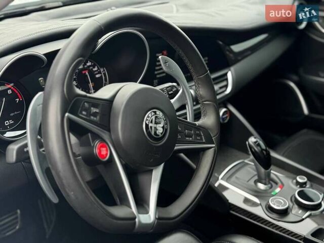 Белый Альфа Ромео Джулия, объемом двигателя 2 л и пробегом 105 тыс. км за 21990 $, фото 20 на Automoto.ua