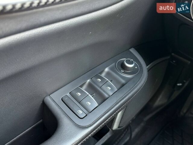 Белый Альфа Ромео Джулия, объемом двигателя 2 л и пробегом 105 тыс. км за 17990 $, фото 19 на Automoto.ua