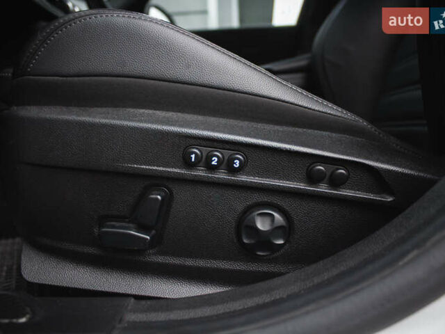 Белый Альфа Ромео Джулия, объемом двигателя 2 л и пробегом 21 тыс. км за 25500 $, фото 33 на Automoto.ua