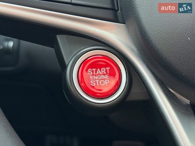 Белый Альфа Ромео Джулия, объемом двигателя 2 л и пробегом 105 тыс. км за 17990 $, фото 27 на Automoto.ua